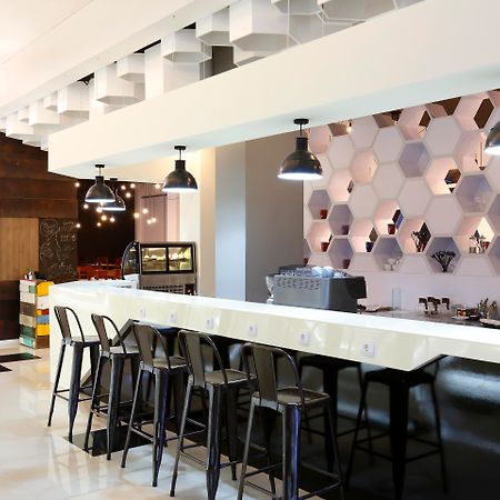Berry Biz Hotel Seminyak  Luaran gambar