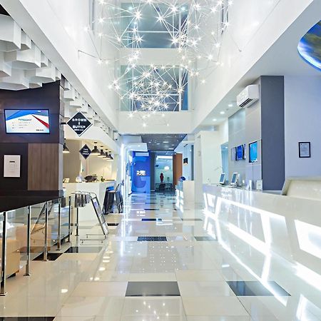 Berry Biz Hotel Seminyak  Luaran gambar