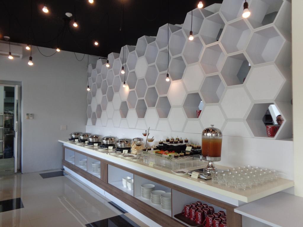 Berry Biz Hotel Seminyak  Luaran gambar