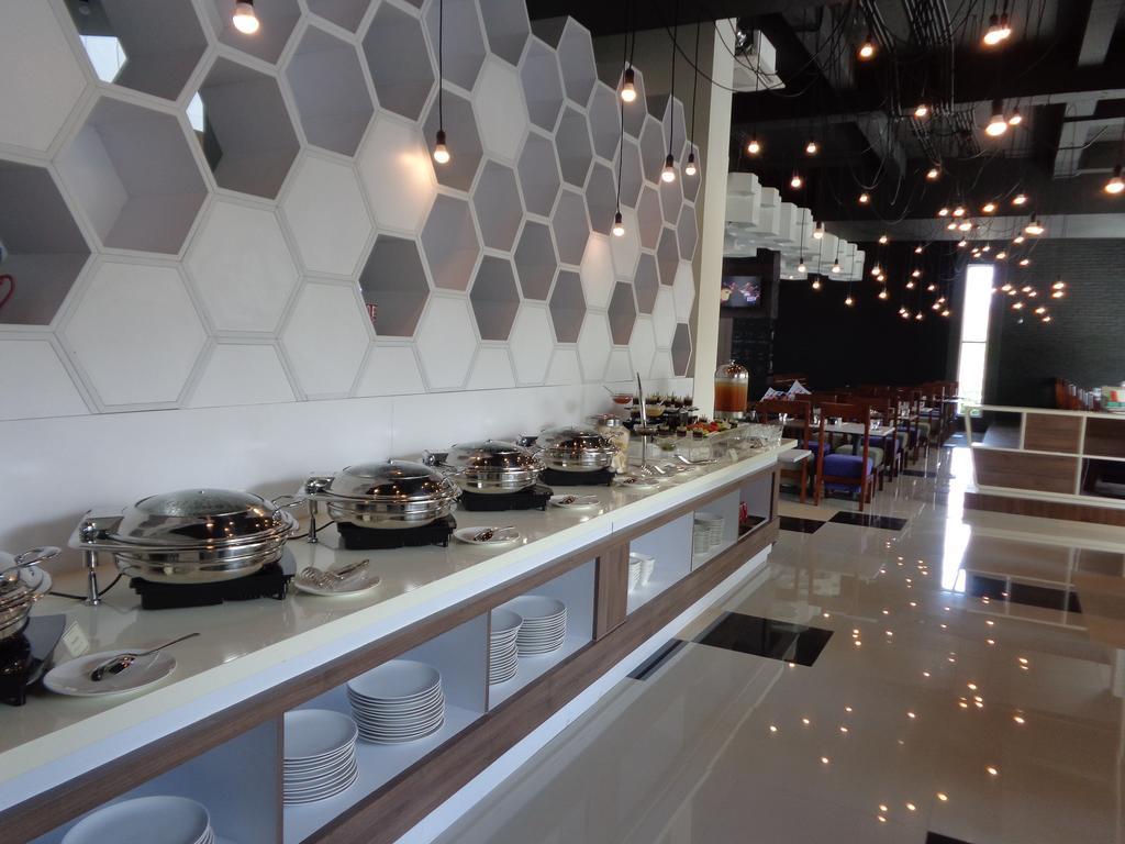 Berry Biz Hotel Seminyak  Luaran gambar